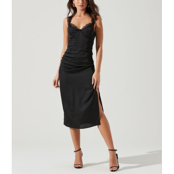 Astr Dresses & Skirts - ASTR Black Alva Ruched Lace Trim Midi Dress